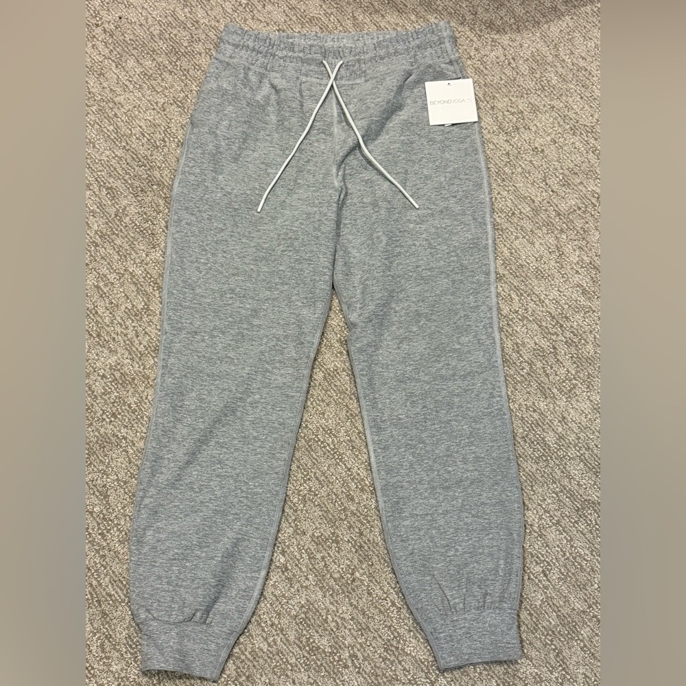 New with tags beyond yoga women jogger size s